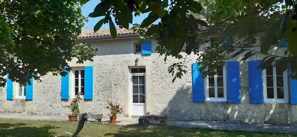 Grande maison familiale en Charente-Maritime! Bienvenue!