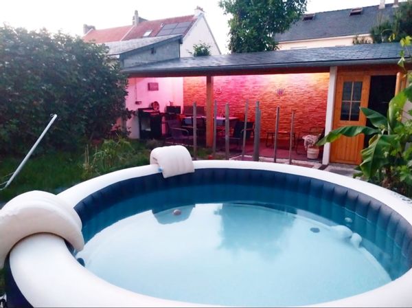 Angers proche Terra Botanica: Suite T2 40m2 jardin privé,  clim, jardin, jacuzzi