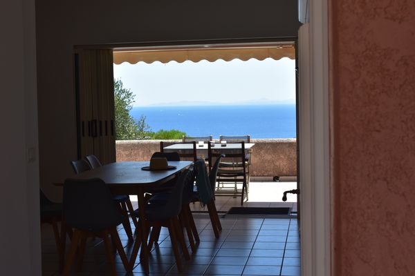 Une maison spacieuse de 8 p. pour profiter de la vue, de la magie de la mer et de la montagne corses