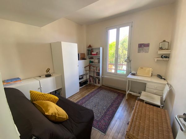 Malakoff - Petite maison d'artiste à quatre stations de métro de Montparnasse