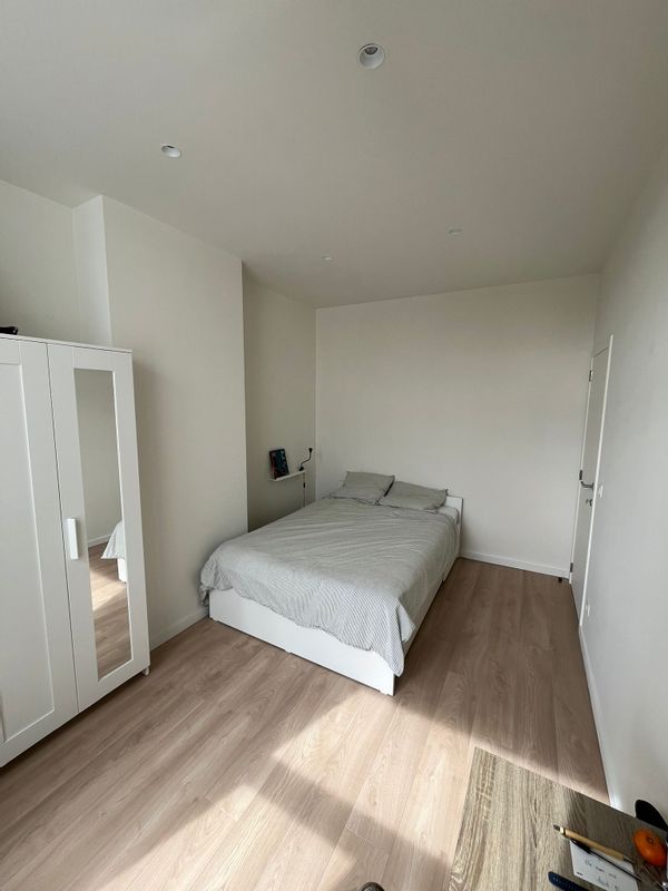 Chambre privée dans une grande maison à Bruxelles