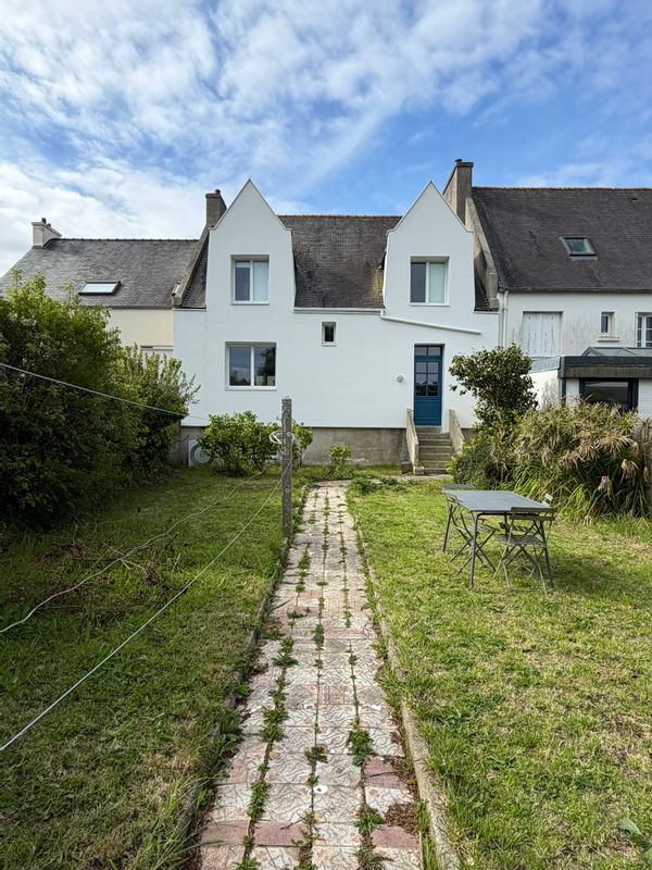 Maison bretonne, proche centre-ville (5min) et de la plage (6min) à pied. 4 chambres , 7 couchages.
