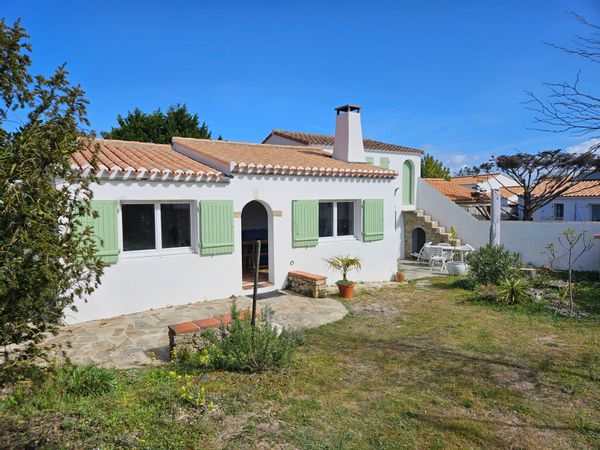 Maison typique en lisière de forêt, 500m de la plage