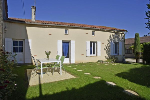 Maison de campagne au coeur d'un petit village, près des Bastides d'Aquitaine