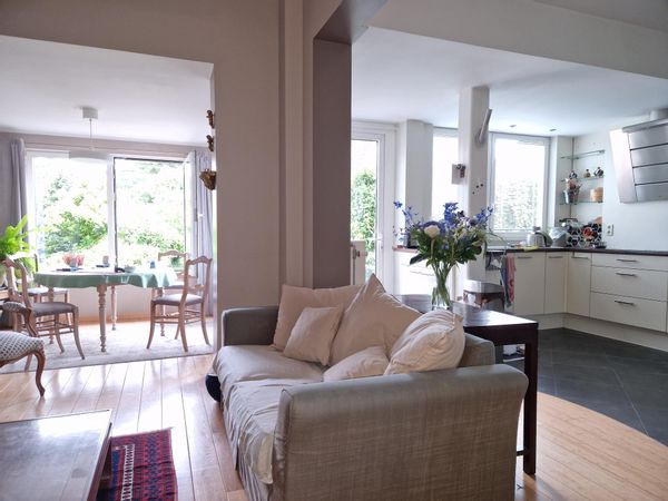 Maison tout confort avec beau grand jardin à Stockel, quartier chic à 20min du centre ville en métro
