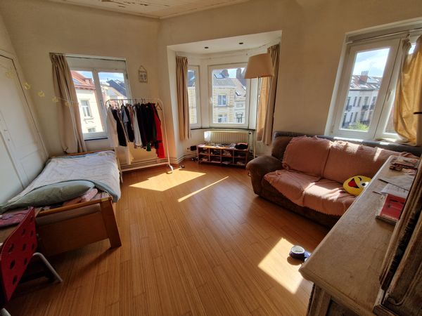 Appartement 3 chambres dont une est temporairement disponible, à 12 min à pied du rond-point Schuman