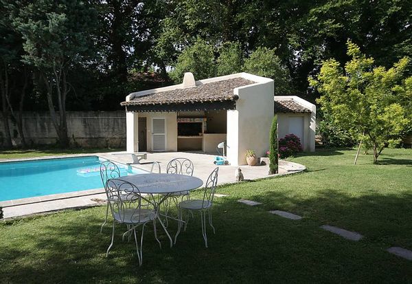 La maison des Auclair Grande maison familiale dans la verdure tout en étant proche du centre