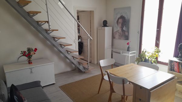 Aux portes de Paris, duplex atypique et artistique, idéal pour un couple + 1