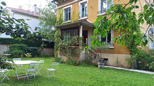 proche centre ville  calme, verdure maison famiiale proche autoroute, gare, transports en commun