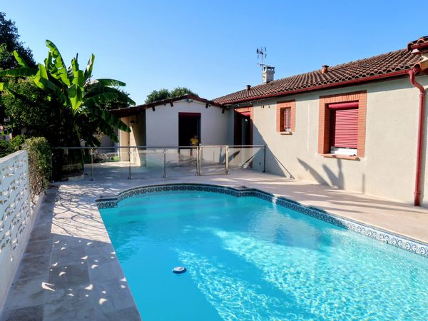 Agréable villa avec piscine et grand jardin arboré à 15km de Toulouse