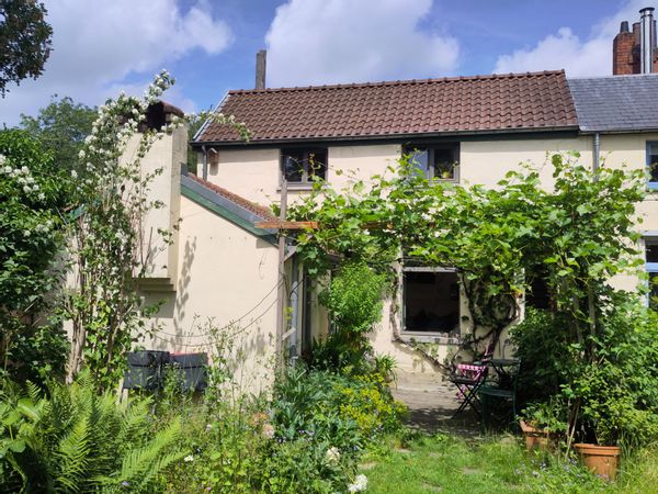 Maison au Carré Tillens avec deux chats