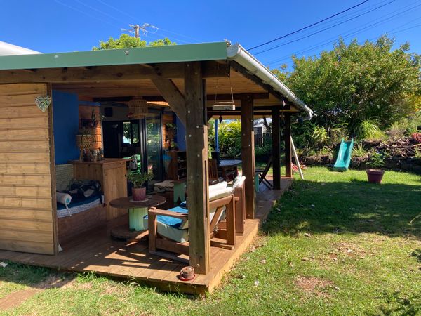 Petite maison au cœur d'un grand jardin + dépendance