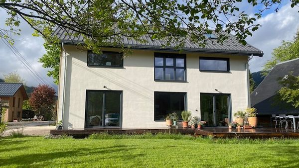 Maison moderne en montagne, au coeur du village et proche de toutes les commodités.