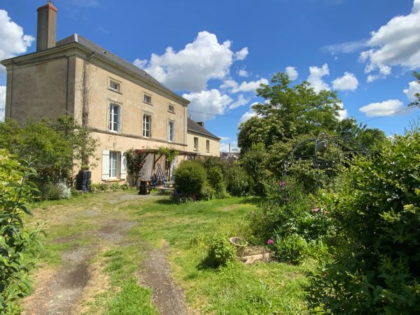 La maison de Benoit et Véronique Maison spacieuse, lumineuse et calme.