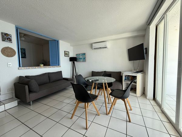 Appartement vue sur mer - 2 chambres. Idealement situee. Pas besoin de voiture