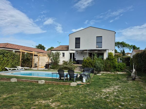 Maison familiale au pied des Cevennes, entre terre et mer