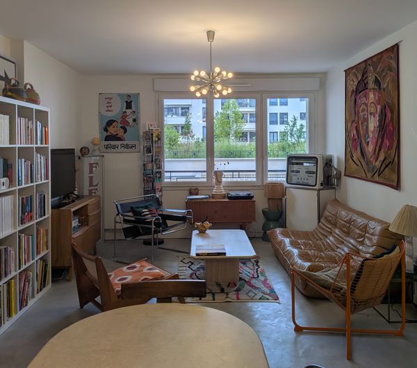 L'appartement de Lucille ressemble à sa propriétaire, une férue de voyage et de brocante.