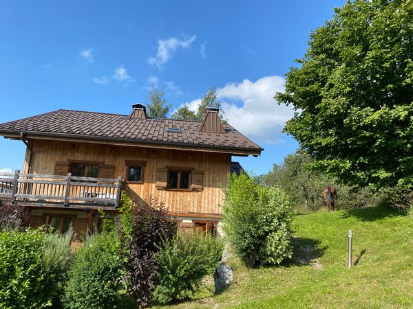 Chalet de montagne dans une charmante station de ski des Alpes