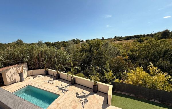 Grande villa contemporaine entre ville et nature
