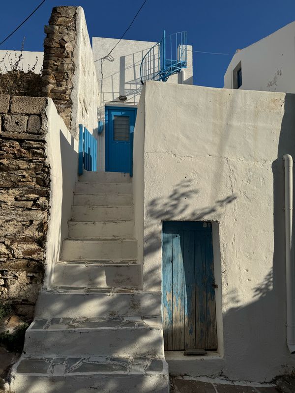 À LEFKÈS , la maison de Genevieve sur l’île de PAROS dans les Cyclades 