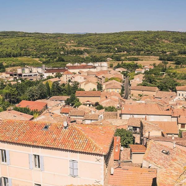 Maison de Ville, 2 chambre , à moins de 30 min de la plage, dans la campagne entourée de vignes.
