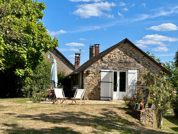 La maison d’Edith , maison de famille sur terrain de 5000 mètres carrés , idéale pour se réunir.