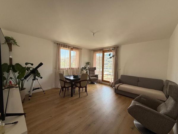 Suite parentale privative, au pied de la Défense et proche de Paris