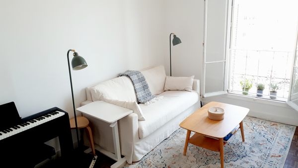 Grande chambre, à 1 200 mètres de la plage et à proximité du centre-ville.