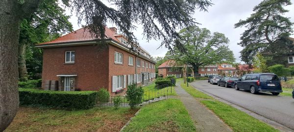 Maison 3 façades dans un quartier très calme de Bruxelles. Proximités transport et autoroute.