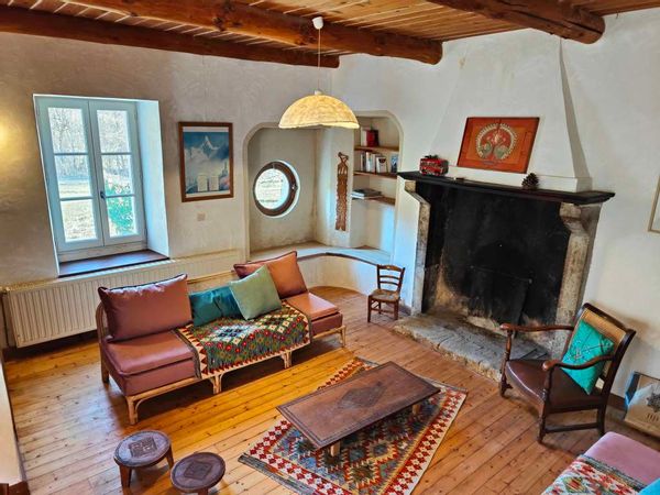 La maison de Claire et Étienne. Ancienne magnanerie, la maison est située au cœur de notre ferme .