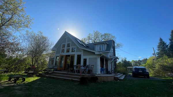 Maison ancestrale avec de grandes aires ouvertes à Sutton