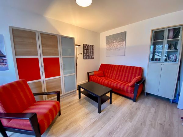 L'appartement est idéalement situé à proximité de Paris