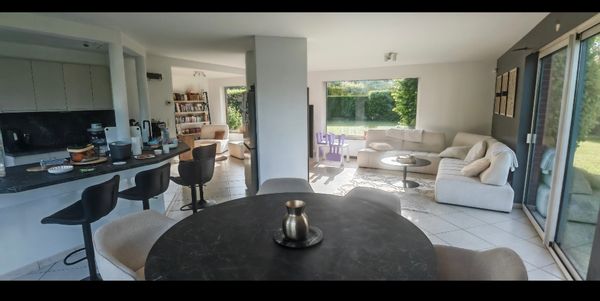 Très belle maison dans un quartier très côté de Bondues avec tout confort et grand espaces.