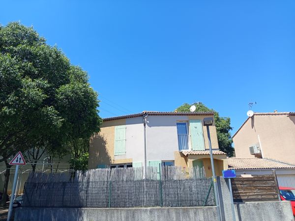 Petite maison individuelle de 2 chambres au coeur du Luberon