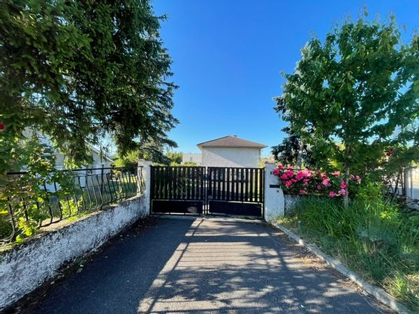 Maison avec grand jardin au calme et proche des transports en commun pour Lyon