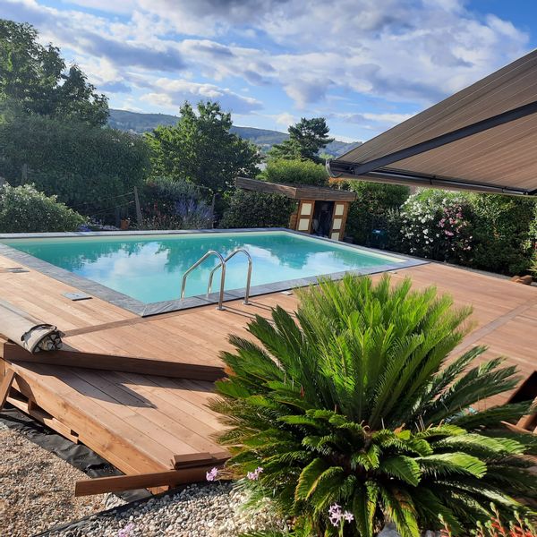 Magnifique maison avec grand extérieur et piscine