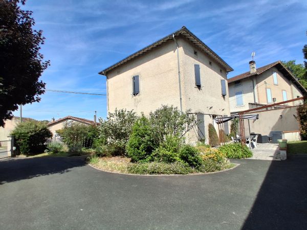 Ancienne école de hameau en pierre