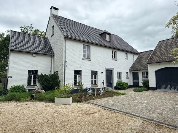 La maison d'Yvon et Carina est à la campagne et à proximité de Bruxelles et de tous commerces !