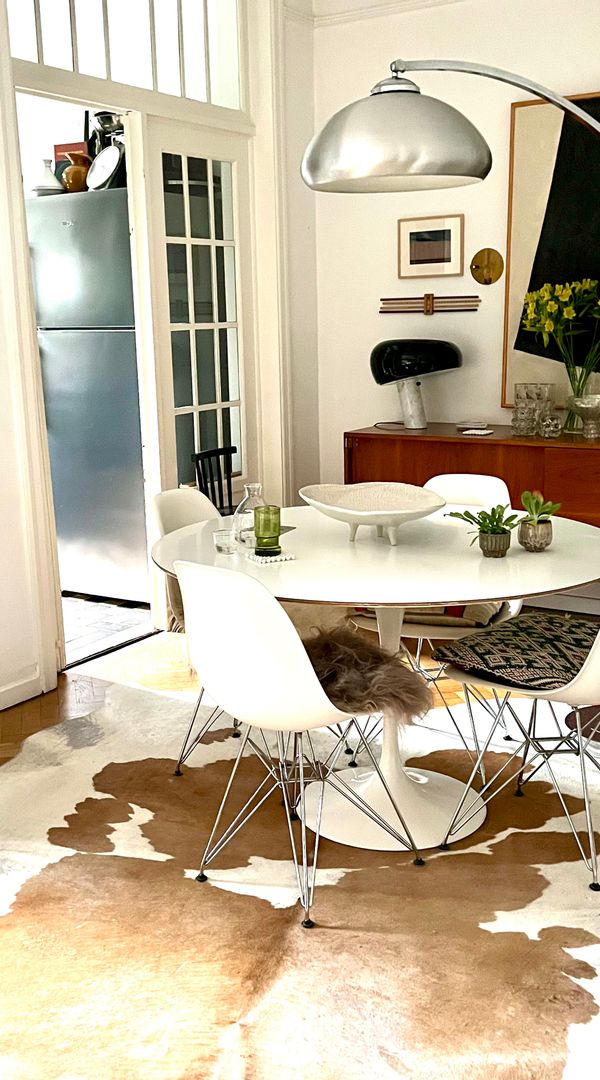 Charmant appartement dans un petit immeuble années 30 avec très beau jardin à l’anglaise .