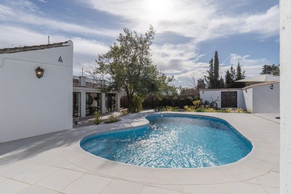 Maison avec piscine et jardin à Huétor Santillán