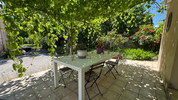 Maison provençale de 3 chambres avec un grand jardin au cœur du Vaucluse