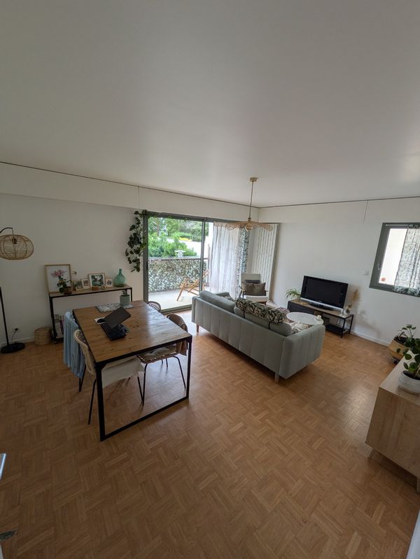 Appartement tout équipé et avec terrasse au coeur de quartier prisé du Mail à Rennes