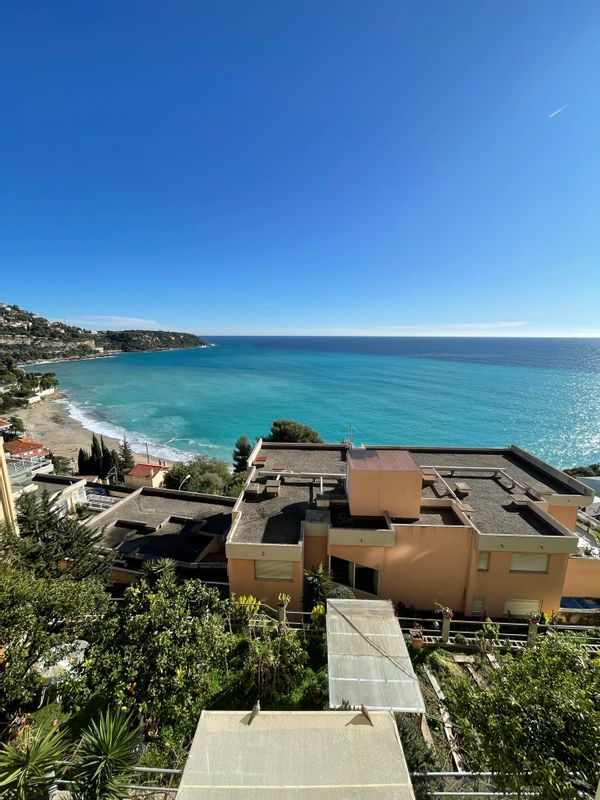 Bright apartment with balcony near Monaco and beaches