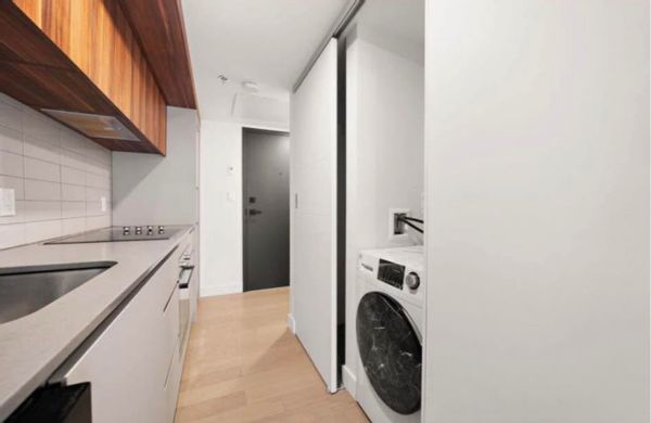 Un petit studio, dont je ne vis pas régulièrement dedans étant infirmier a Caen.