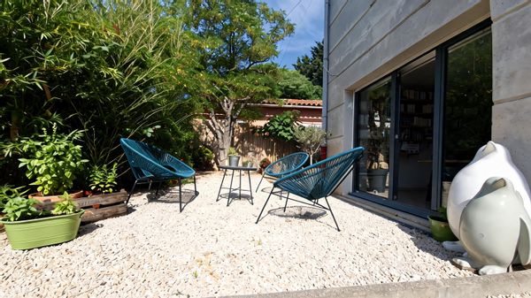 Charmante maison à 2 minutes à pied du village et 10 min à pied de la plage.