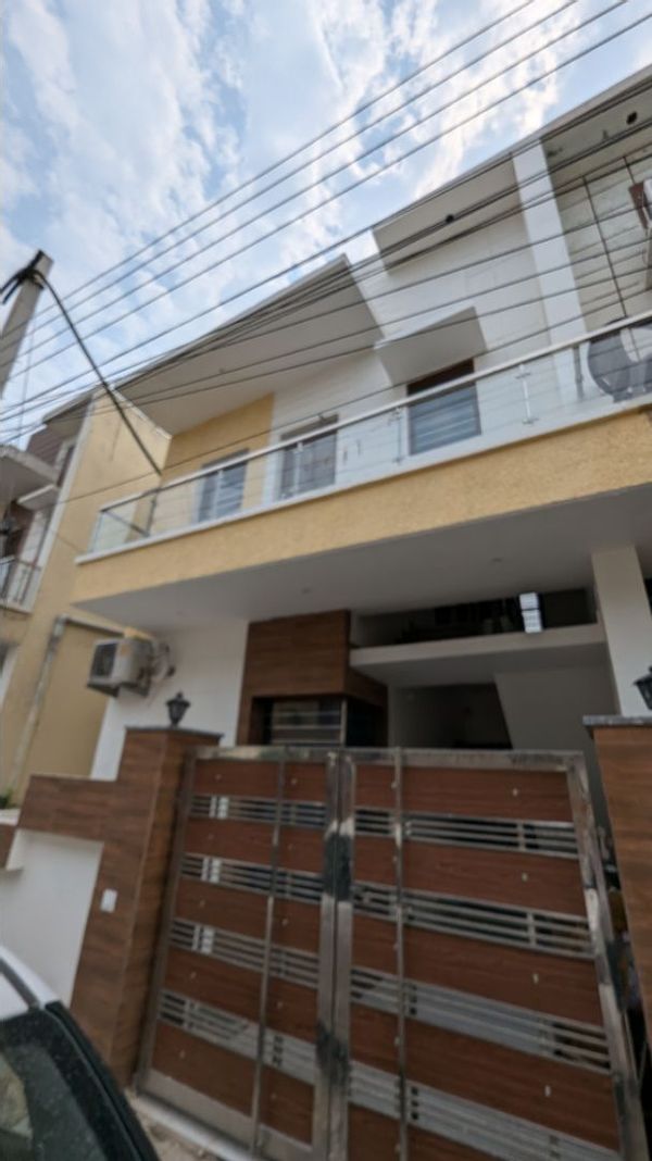 La maison de Omkrit