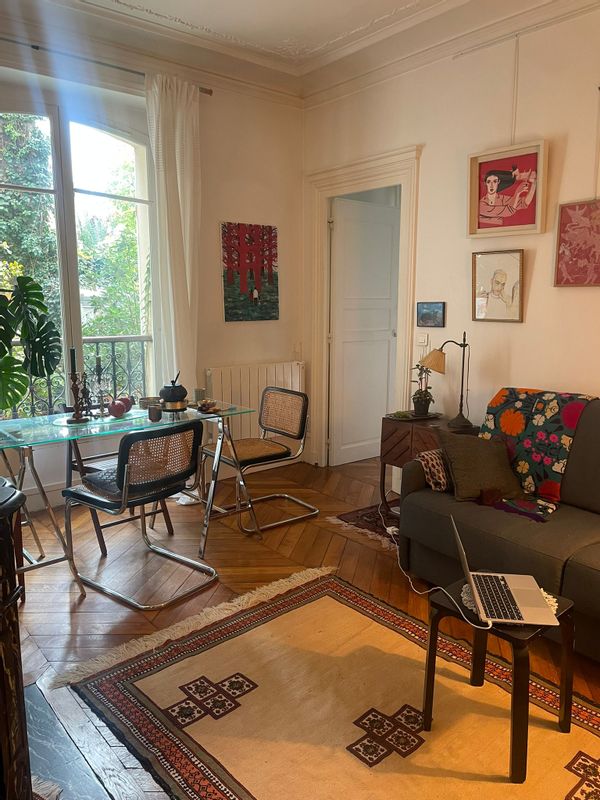 Charming Parisian flat in the Latin Quarter, with high ceilings, fireplaces and parquet.