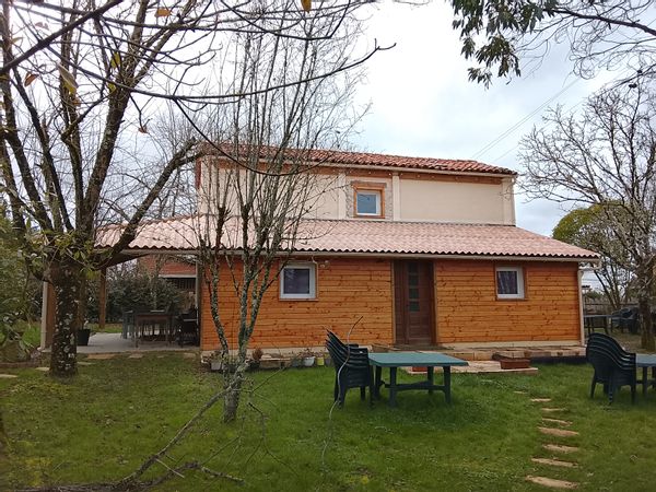 Maison "Les glycines" Jolie maison de campagne refaite récemment avec gout  Avec grand parc arboré