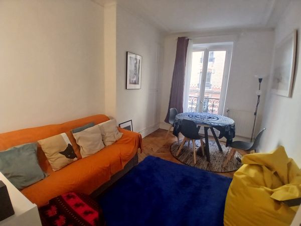Bel appartement parisien, 3 pièces, très bien équipé, à proximité du quartier historique du Marais.