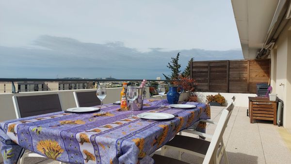 Appartement avec une terrasse offrant une vue panoramique sur Marseille & parking privé